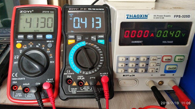 0.4V