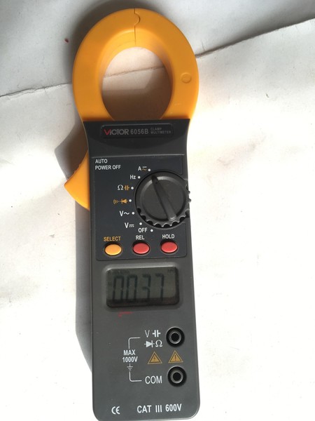 交流电流档开机后显示的底数