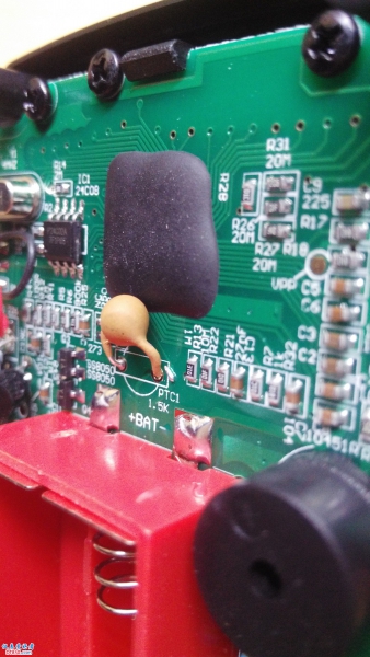 牛屎特写  其实牛不牛屎都是一样用的我个人从来不纠结这个问题NTC旁边有焊渣没清理干净  ... ...