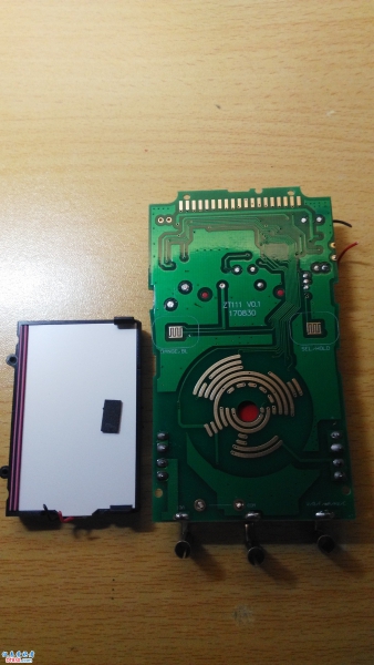 主板正面比较干净的一个原件没有