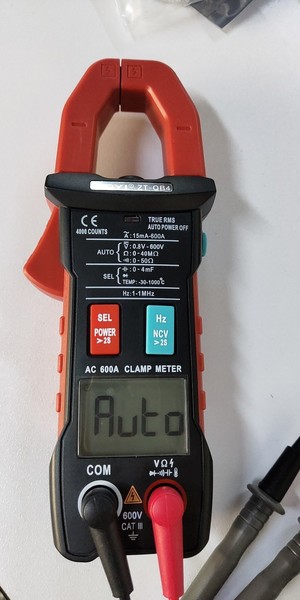 黑表笔插进空里就显示auto