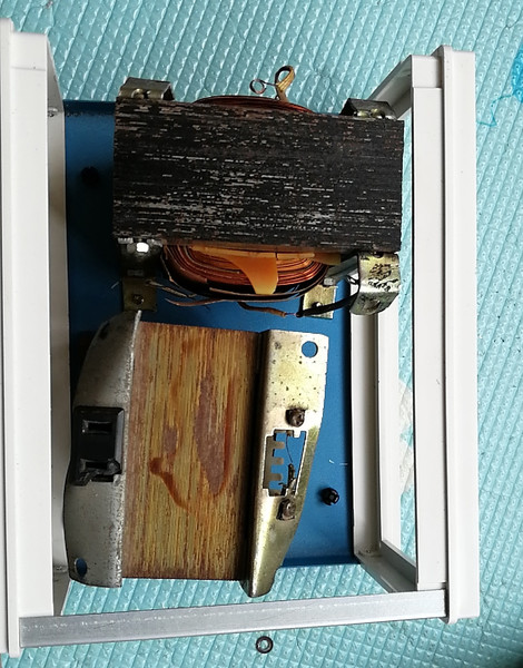 两个110V输出变压器.jpg