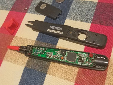 板子是卡扣卡住的