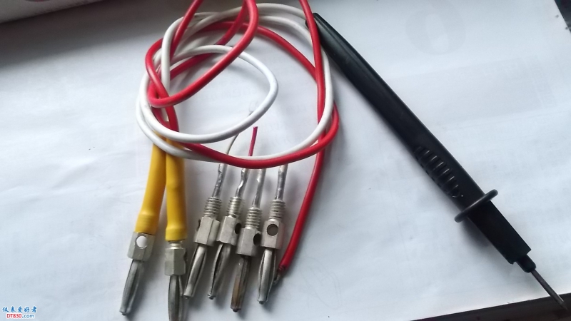 其中两个做的一套表笔