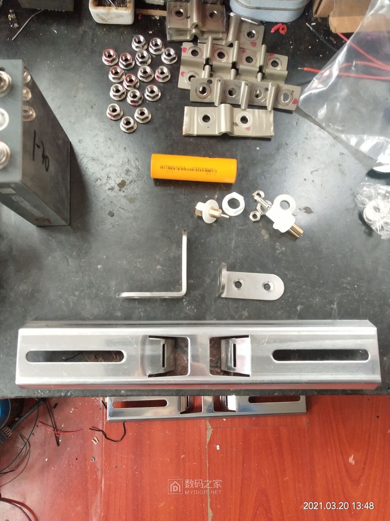 1.2厚55宽X250长横杆一根