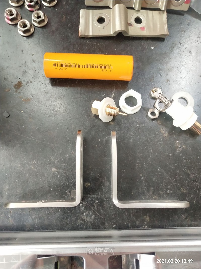 90度50X50不锈钢角码2个。