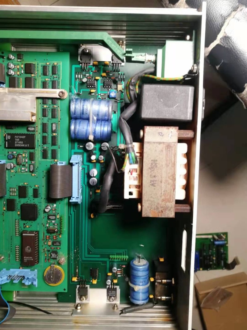 内部电源部份.jpg