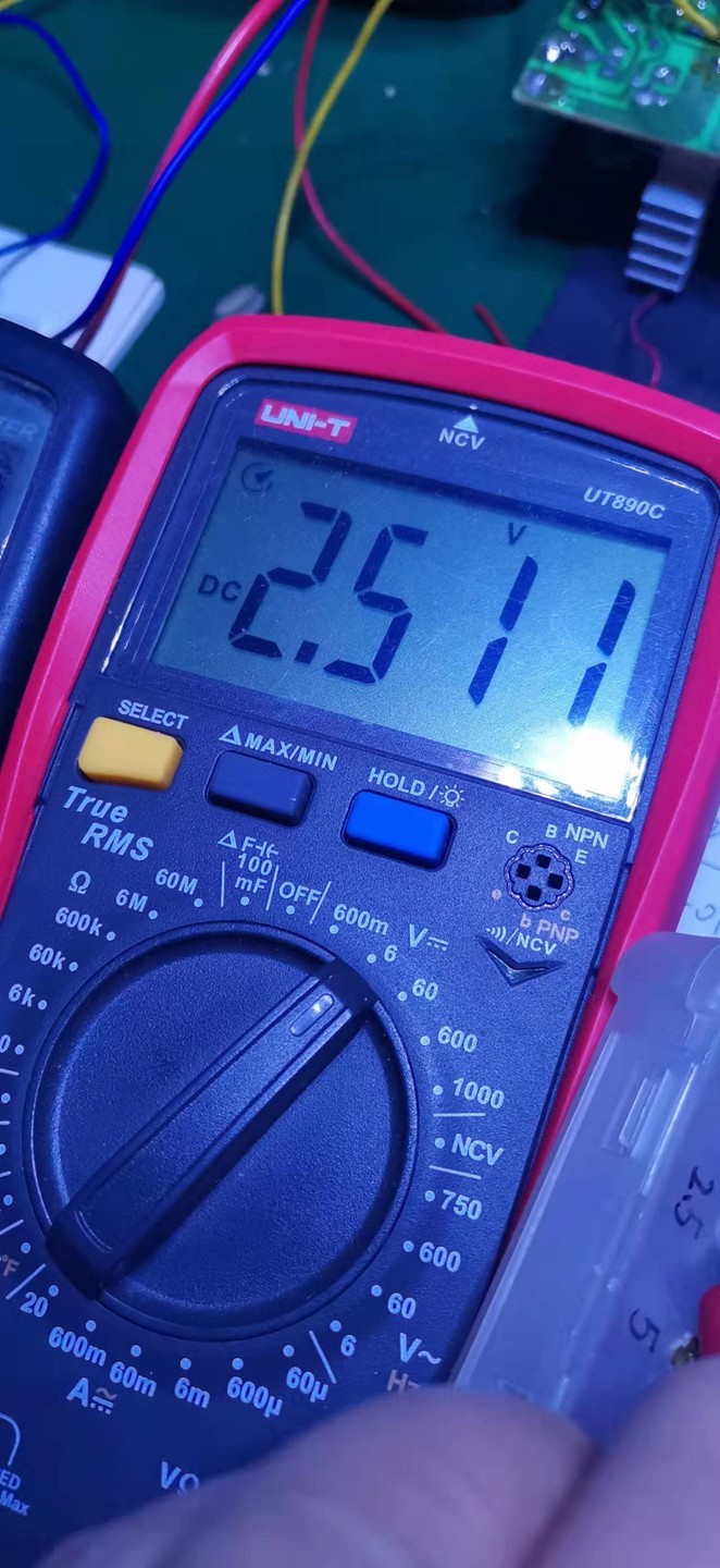 UT890 2.5V.jpg
