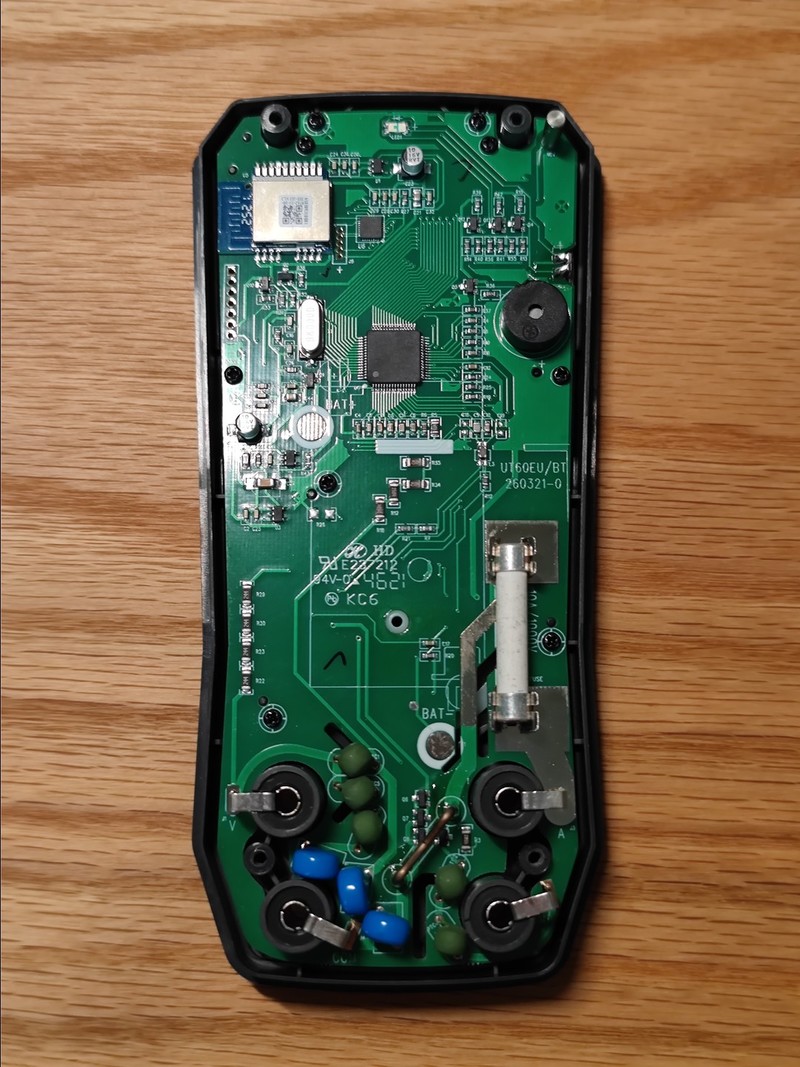 左上角蓝牙模块，用app可以记录测量数据