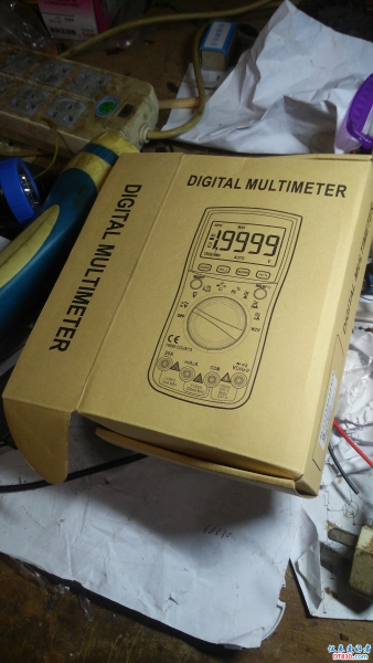 包装纸箱很薄，这是要把节约的成本用在表上面