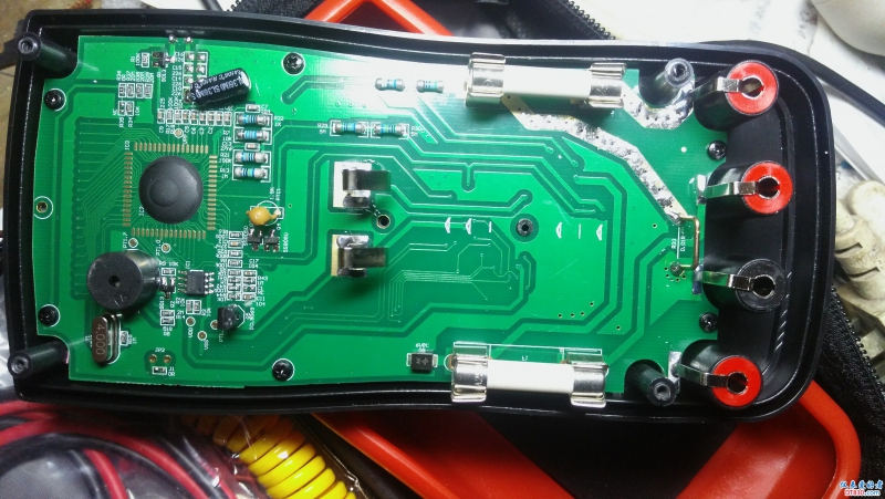 电路板简洁可靠，简洁的设计可以把故障率降到最低