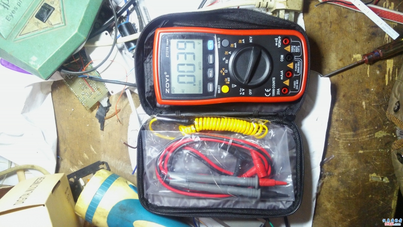 使用的收纳袋，防短路表笔，温度探头一应俱全