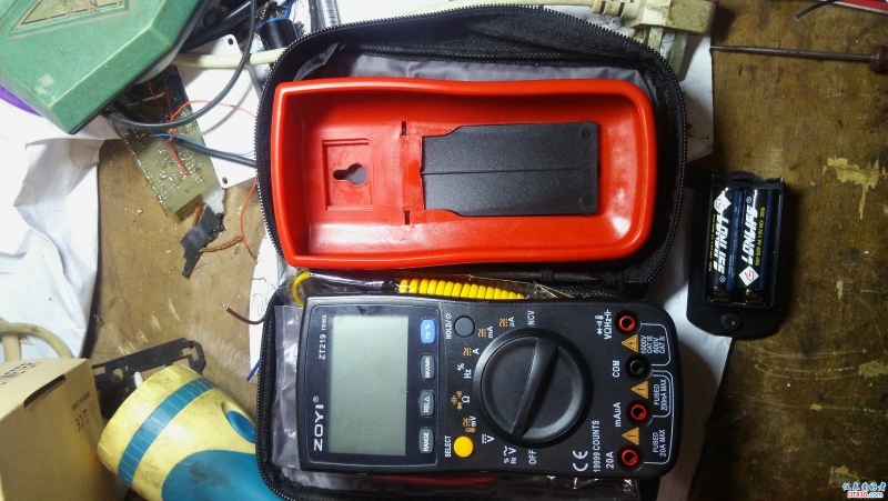 仪表体积大气合手，保护套柔软适度，分体电池盒，充分体现人性化设计