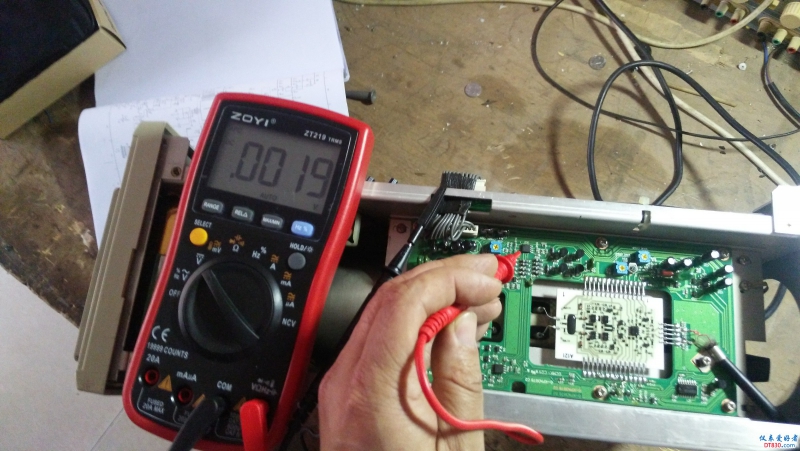 图3 用ZT-219在4558处测电压